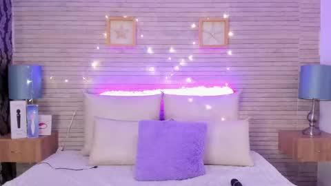 CatalinnaThompson online show from 02-05-25, 03:09