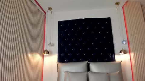 CatalinnaThompson online show from 10-23-25, 11:53