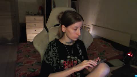 Snapshot of cath_dysphoria_ chatting on 10-23-25, 09:35 CATH online show from 10-23-25, 09:35