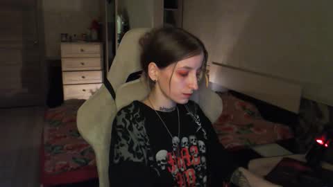 Snapshot of cath_dysphoria_ chatting on 10-25-25, 04:35 CATH online show from 10-25-25, 04:35