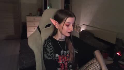 Snapshot of cath_dysphoria_ chatting on 10-31-25, 07:59 CATH online show from 10-31-25, 07:59