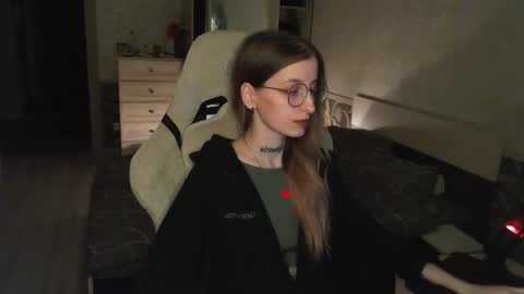 Snapshot of cath_dysphoria_ chatting on 11-14-25, 07:23 CATH online show from 11-14-25, 07:23