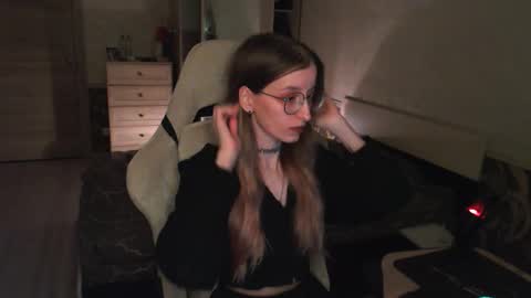 Snapshot of cath_dysphoria_ chatting on 11-22-25, 04:39 CATH online show from 11-22-25, 04:39