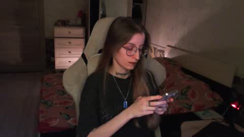 Snapshot of cath_dysphoria_ chatting on 12-16-25, 06:35 CATH online show from 12-16-25, 06:35