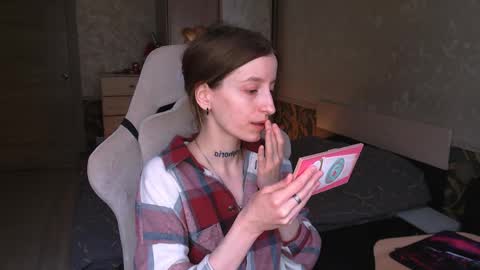 Snapshot of cath_dysphoria_ chatting on 05-12-26, 08:44 CATH online show from 05-12-26, 08:44