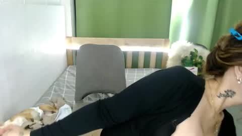 Snapshot of cathalea_toni chatting on 02-08-26, 01:31 red online show from 02-08-26, 01:31