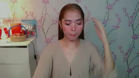 Snapshot of catherine_365 chatting on 11-14-25, 10:18 catherine_365 online show from 11-14-25, 10:18