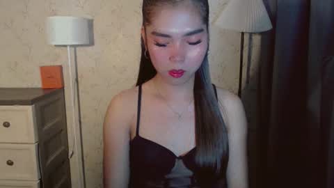 Snapshot of catherine_365 chatting on 11-25-25, 06:30 catherine_365 online show from 11-25-25, 06:30