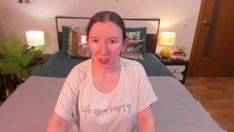 Catrin online show from 04-17-26, 04:48