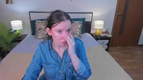 Catrin online show from 05-19-26, 04:19