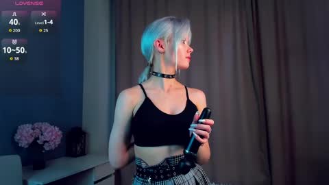 Mia online show from 04-02-26, 11:08