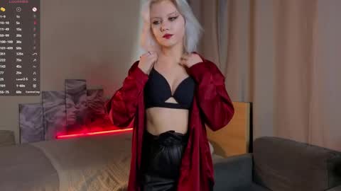 Mia online show from 04-24-26, 11:01