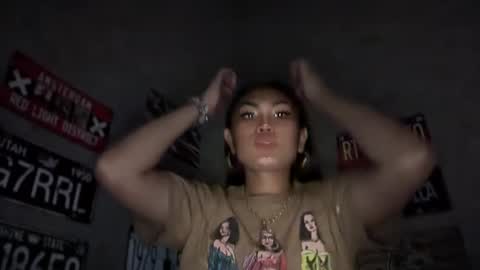 Snapshot of cathy_sanches chatting on 01-21-25, 01:11 cathy online show from 01-21-25, 01:11