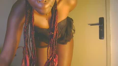 Snapshot of cathynoir chatting on 09-20-25, 01:17 catrine online show from 09-20-25, 01:17