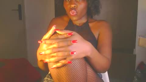 Snapshot of cathynoir chatting on 10-09-25, 11:25 catrine online show from 10-09-25, 11:25