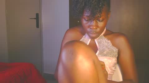 Snapshot of cathynoir chatting on 10-16-25, 04:24 catrine online show from 10-16-25, 04:24