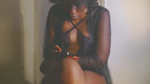 Snapshot of cathynoir chatting on 10-18-25, 09:26 catrine online show from 10-18-25, 09:26