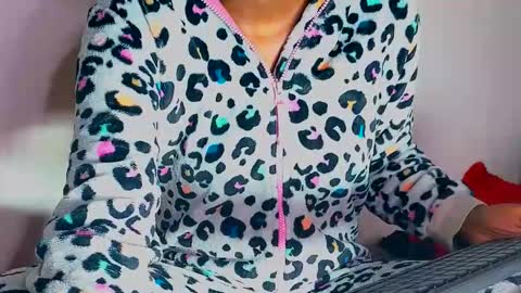 Snapshot of cathynoir chatting on 11-01-25, 05:26 catrine online show from 11-01-25, 05:26