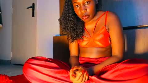 Snapshot of cathynoir chatting on 11-08-25, 06:51 catrine online show from 11-08-25, 06:51