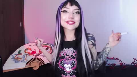 Snapshot of cati_petite chatting on 01-14-25, 08:15 Cati help me reach my goal of 100 thumbs up again 3 online show from 01-14-25, 08:15