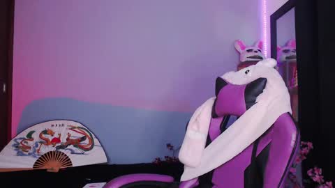 Snapshot of cati_petite chatting on 03-06-25, 12:54 Cati help me reach my goal of 100 thumbs up again 3 online show from 03-06-25, 12:54