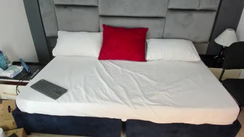 Catleya online show from 12-20-25, 12:12