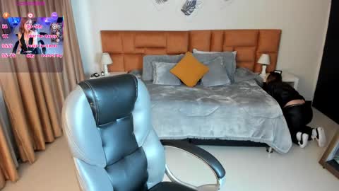 catti_brie_ online show from 10-28-25, 12:09