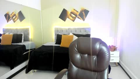 catti_brie_ online show from 11-26-25, 12:06