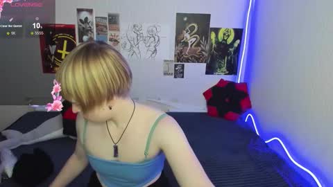 cattie_w_ online show from 12-19-25, 01:34