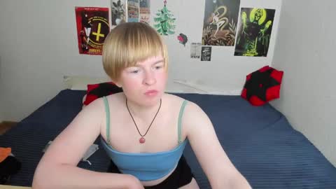 cattie_w_ online show from 04-28-26, 01:26