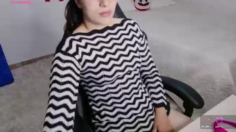 Snapshot of cattleyaangel chatting on 06-20-26, 04:21 Cattleya online show from 06-20-26, 04:21
