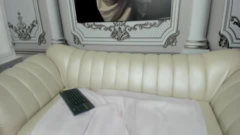 Snapshot of catty_dolldaddy chatting on 02-18-25, 06:04 catty online show from 02-18-25, 06:04