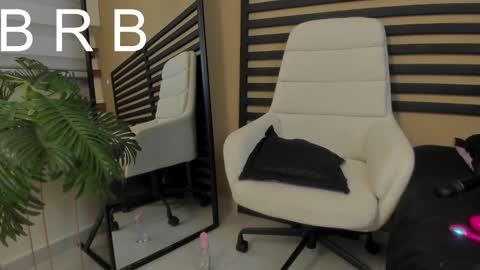 Snapshot of caty_loves chatting on 03-08-26, 02:04 Caty online show from 03-08-26, 02:04