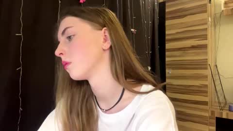 Snapshot of caylakimbro chatting on 03-02-26, 08:21 Polly online show from 03-02-26, 08:21