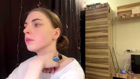 Snapshot of caylakimbro chatting on 03-04-26, 07:25 Polly online show from 03-04-26, 07:25