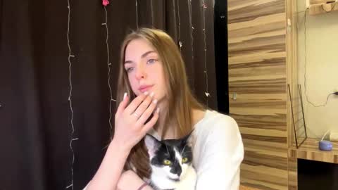 Snapshot of caylakimbro chatting on 03-10-26, 08:30 Polly online show from 03-10-26, 08:30