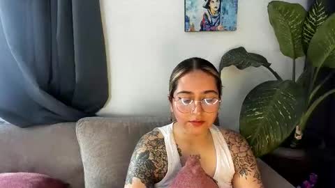 Snapshot of ccuteass chatting on 01-10-25, 04:30 ccuteass online show from 01-10-25, 04:30