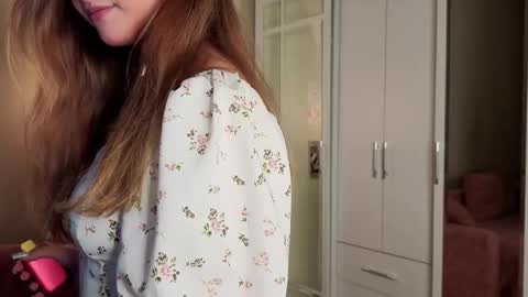 Lina  online show from 09-18-25, 07:27