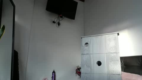 Snapshot of cecihotty4u chatting on 09-21-25, 10:22 ceci online show from 09-21-25, 10:22