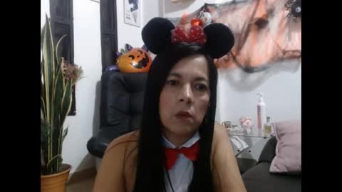 Snapshot of cecihotty4u chatting on 10-29-25, 02:03 ceci online show from 10-29-25, 02:03