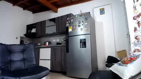 Snapshot of cecihotty4u chatting on 12-15-25, 09:41 ceci online show from 12-15-25, 09:41