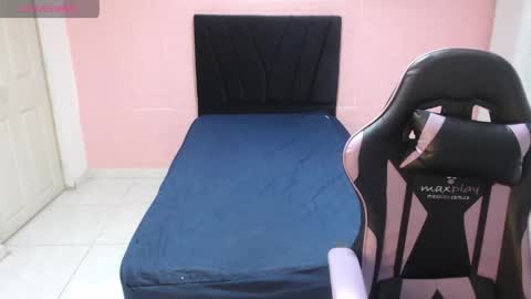Snapshot of celeste817631 chatting on 05-11-26, 04:04 celeste817631 online show from 05-11-26, 04:04