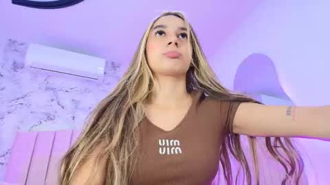 Snapshot of celeste_moonx chatting on 11-21-25, 11:53 Celeste online show from 11-21-25, 11:53