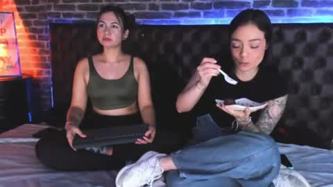 Snapshot of celeste_starsss chatting on 06-11-26, 12:32 celeste_starsss online show from 06-11-26, 12:32