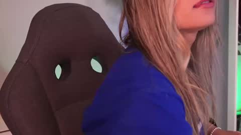 Snapshot of celesterabbit chatting on 03-11-25, 11:15 The girl of your eyes online show from 03-11-25, 11:15