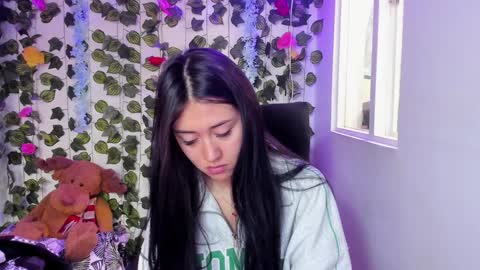 Snapshot of celestinepurple chatting on 01-06-25, 05:16 Celestineeeeee online show from 01-06-25, 05:16