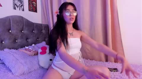 Snapshot of celestinepurple chatting on 09-11-25, 12:44 Celestineeeeee online show from 09-11-25, 12:44