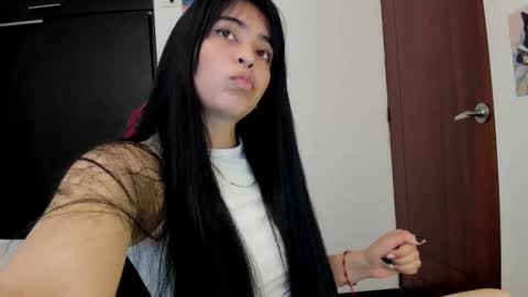 Snapshot of celestinepurple chatting on 09-26-25, 05:39 Celestineeeeee online show from 09-26-25, 05:39