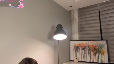 Hi guys my name Celia Its my first day here online show from 04-25-26, 10:18