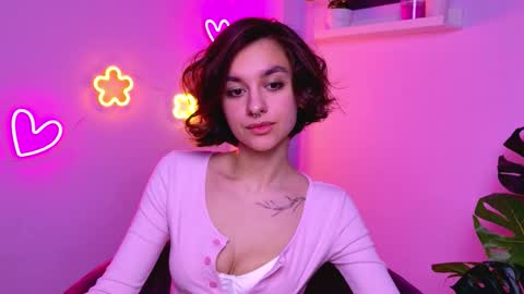 Snapshot of celine_dionn chatting on 12-21-25, 04:41 Celine online show from 12-21-25, 04:41